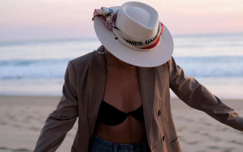 Comment passer de la plage à la terrasse sans changer de tenue