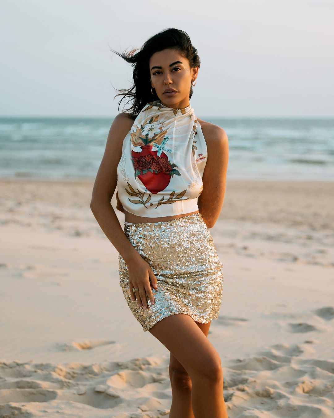 Foulard Heart of Mary Kaihana en soie – motif sacré-cœur, lys et roses