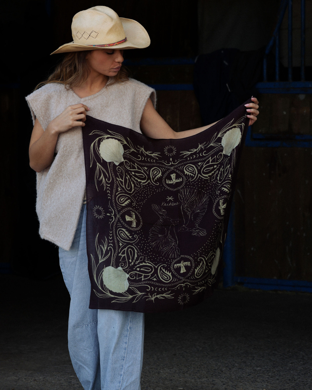 Kaihana beachwear, paréos et foulards inspirés par l’océan.