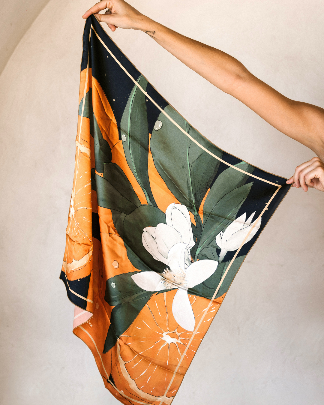Le foulard Orange kaihana en soie 